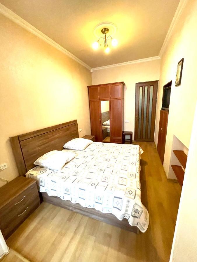 Apartment In The Center Of Erivan Exterior foto